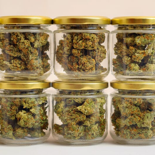 How a Variety of Storage Containers Can Boost Your Head Shop’s Success